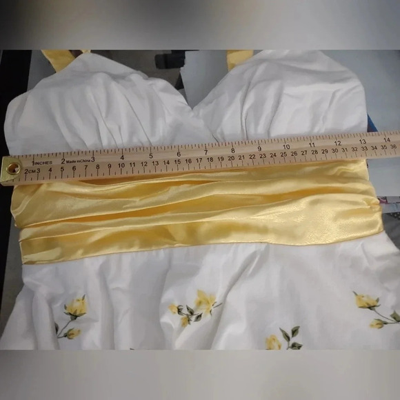 Masquerade vintage pleated lined white party dress, size M yellow roses princess - Picture 8 of 9